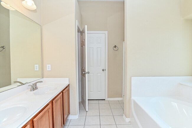 Building Photo - 719 Levi Bend