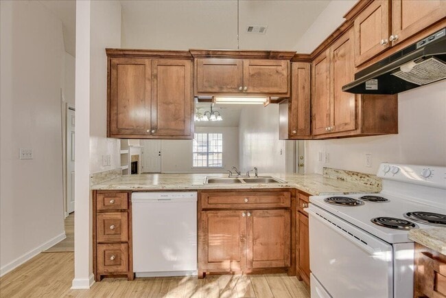Building Photo - 146 Spring Oak Ln