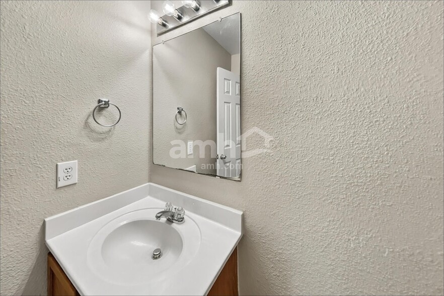 Building Photo - 8438 Silver Brush