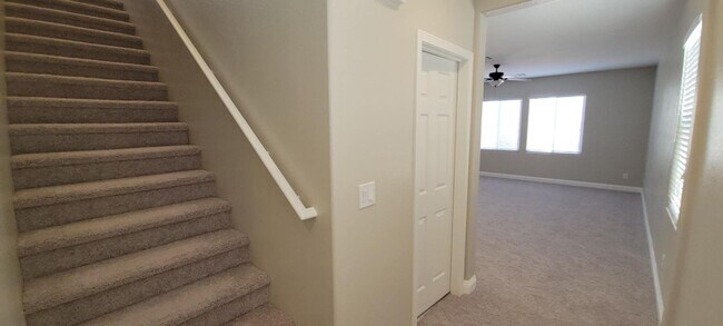 Building Photo - STILLHOUSE rsearching? 3 bedrooms, 2.5 bat...
