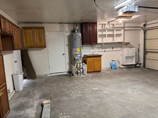 Building Photo - Apple Valley- Four Plex- 2 Bedrooms, 2 Bat...