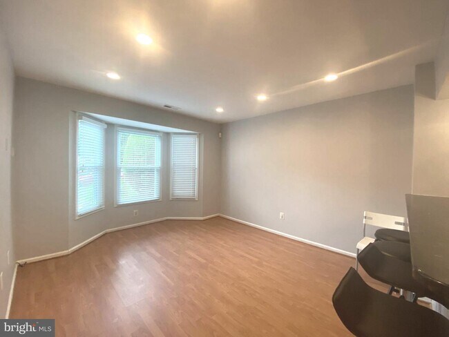 Building Photo - 14 Nathan Ct