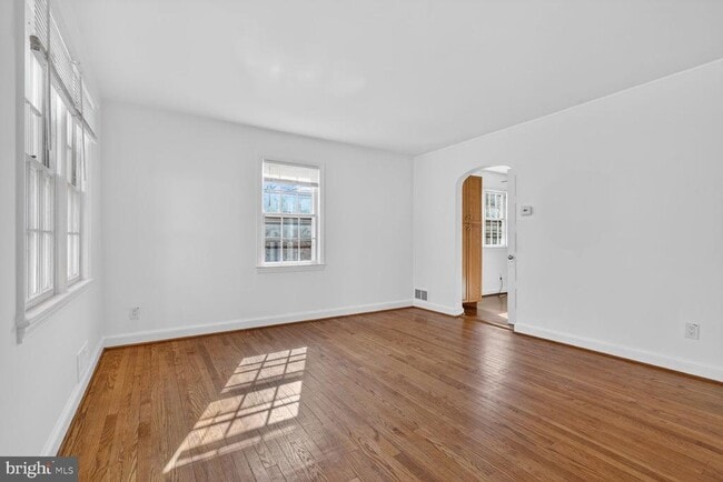 Building Photo - 5019 Kenesaw St