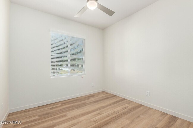 Building Photo - 6556 N 15th Dr