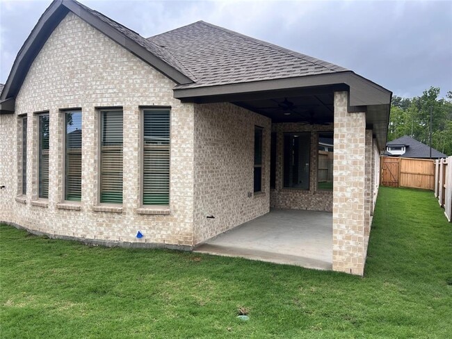 Building Photo - 8420 Int'l Fls Dr