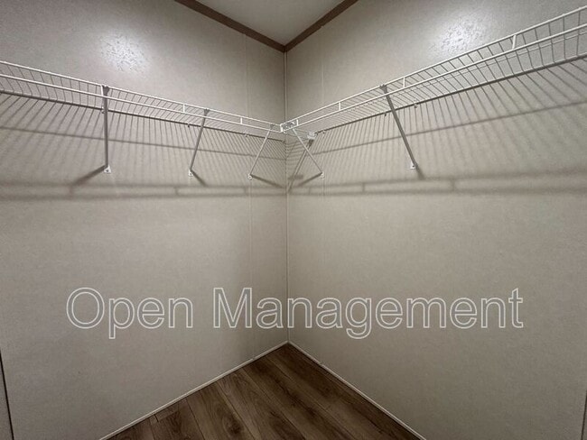 Building Photo - 725 S 12th St