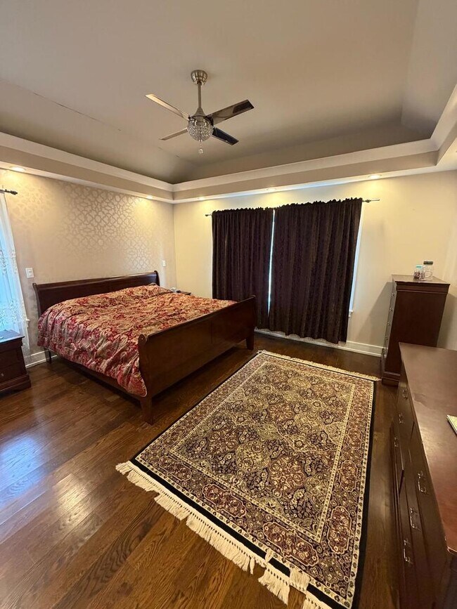 Building Photo - 4N150 Hawthorne Ave