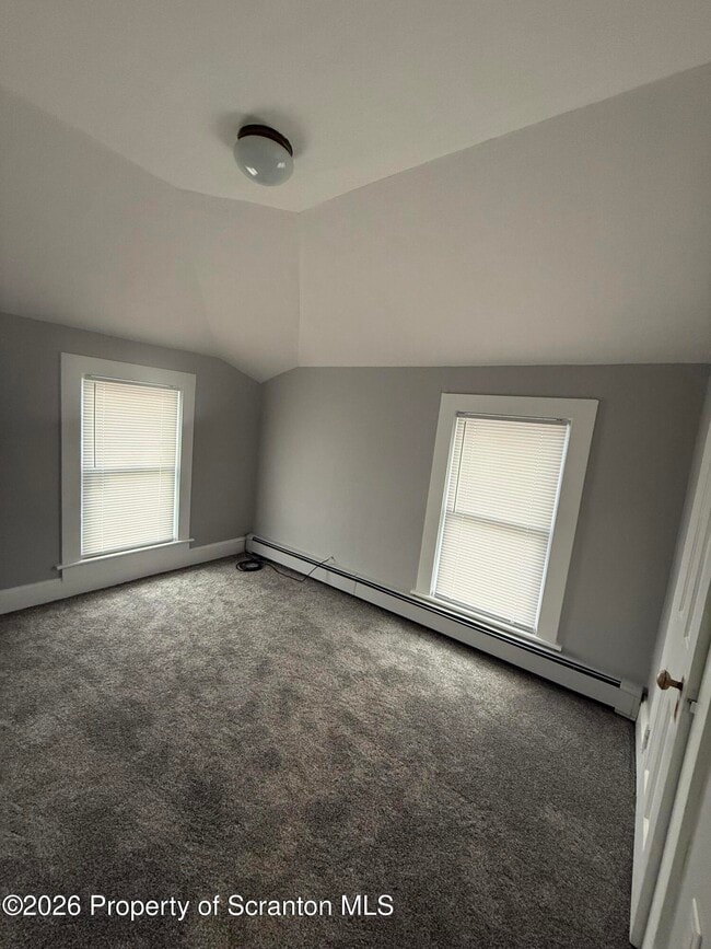 Building Photo - 708 Main St