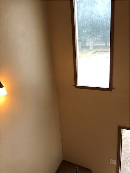 Building Photo - 609 W Adams St