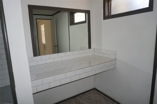 Building Photo - 10970 Maywood St