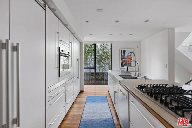 Building Photo - 7 Vicente Ter