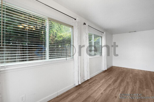 Building Photo - 9421 Feickert Dr