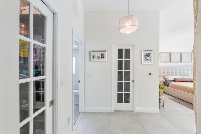 Building Photo - 6755 NW 75th Pl