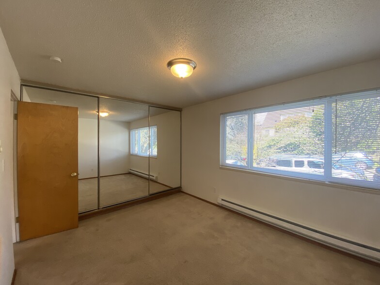Building Photo - 1221 E Olive St