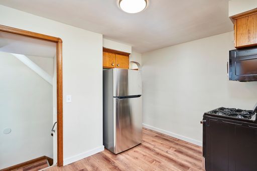 Building Photo - Newly renovated home