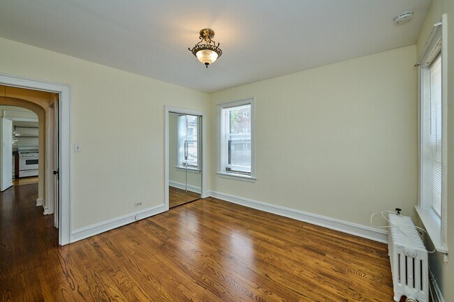 Building Photo - 1112 Grove St