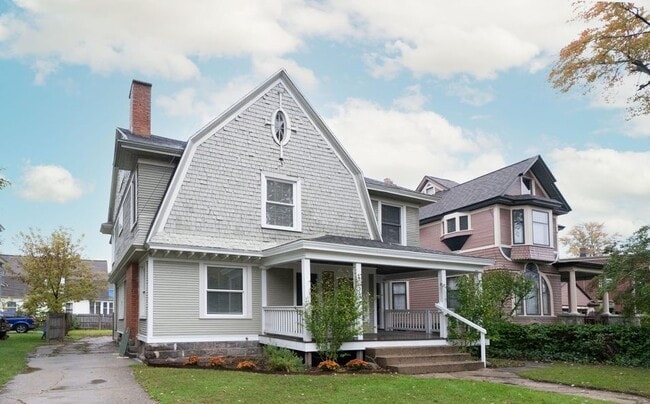 Building Photo - 1333 Wealthy St SE