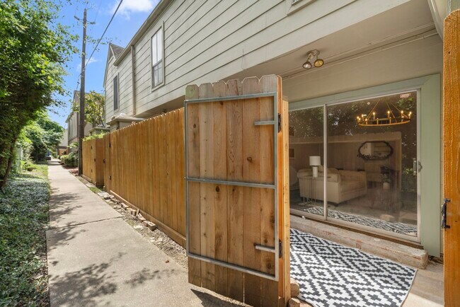 Building Photo - 14703 Barryknoll Ln