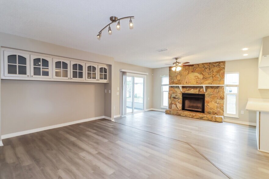 Building Photo - 12909 Walnut Tree Ln