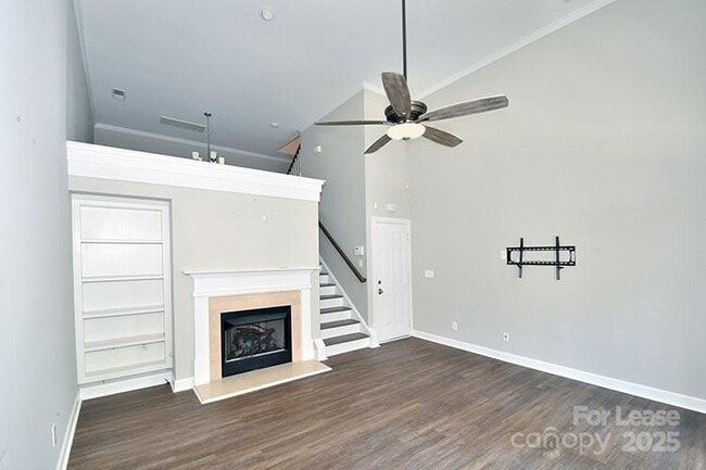 Building Photo - 4939 S Hill View Dr