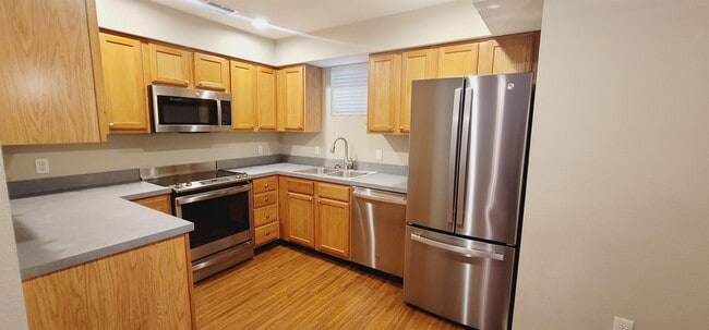 Building Photo - 2300 Timber Oak Ln