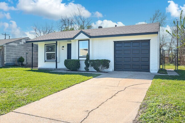 Building Photo - 3538 Cork Dr