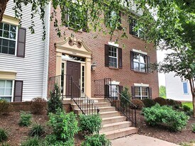 Building Photo - 12100 Greenway Ct
