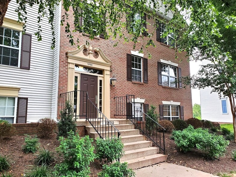 Primary Photo - 12100 Greenway Ct