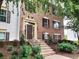 Building Photo - 12100 Greenway Ct
