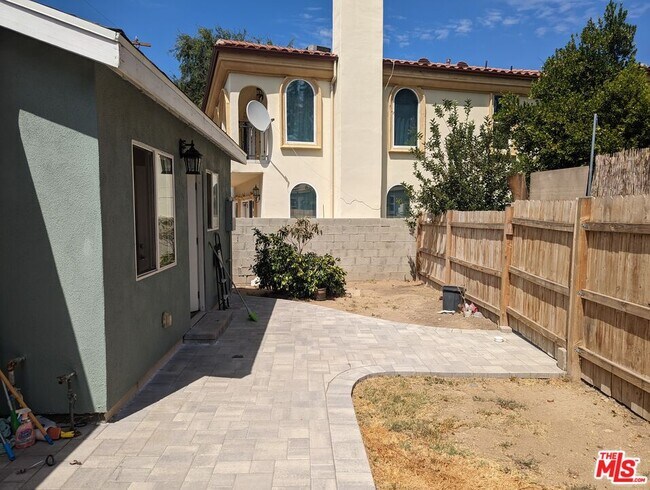Primary Photo - 5335 Rhea Ave