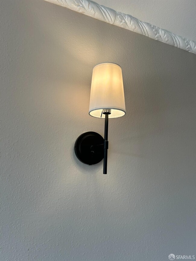 Building Photo - 242 Bright St