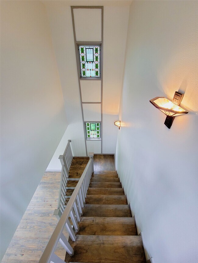 Building Photo - 917 Herkimer St