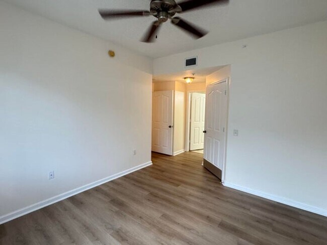 Building Photo - 9833 Baywinds Blvd