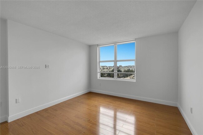 Building Photo - 1900 Sunset Harbour Dr