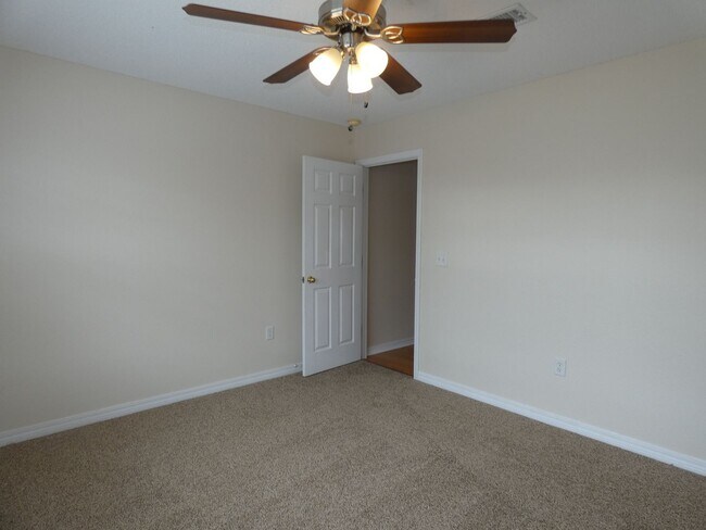 Building Photo - 4 Bedroom in Spencer Oaks Subdivision