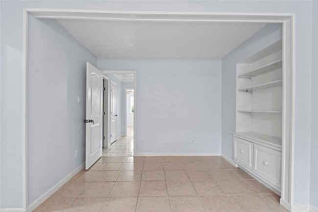 Building Photo - 13163 High Star Dr