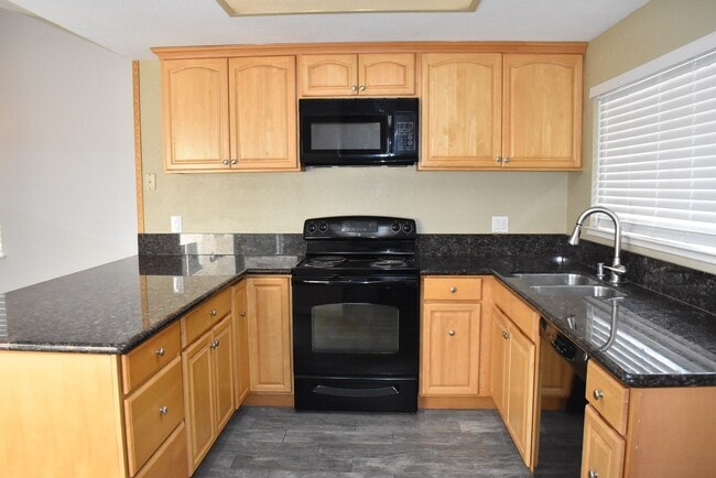 Building Photo - Tastefully updated home close to shopping and remodeled elementary school!