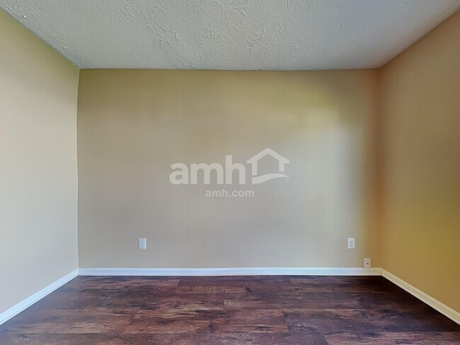 Building Photo - 1531 Farrington Dr