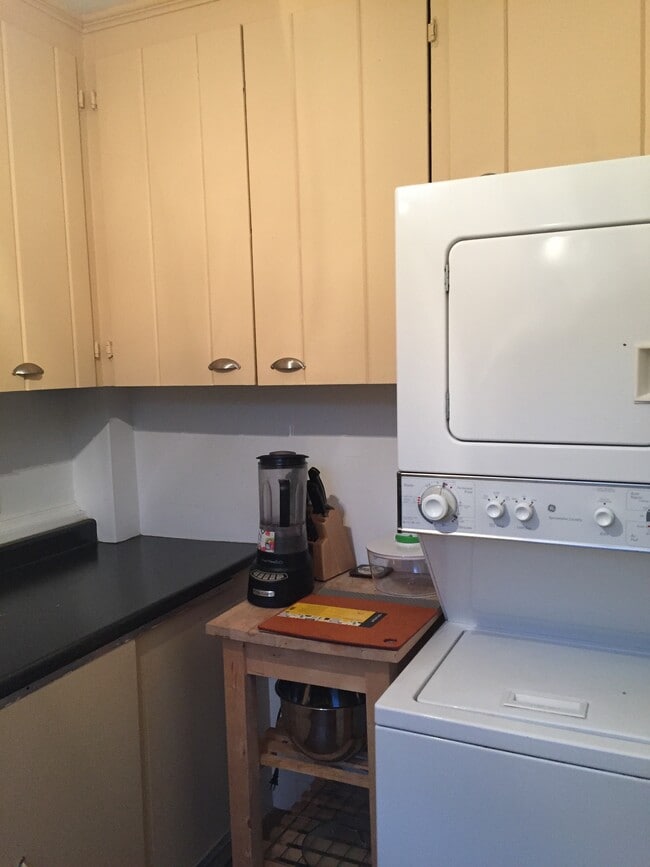 Building Photo - 10 Snows Ct NW