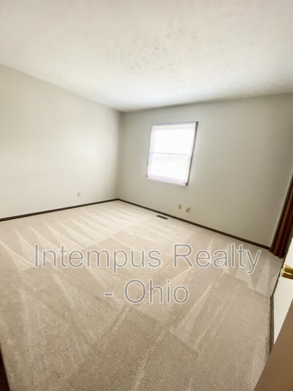 Building Photo - 718 W Light St