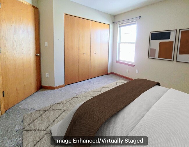 Building Photo - 1805 Deer Path