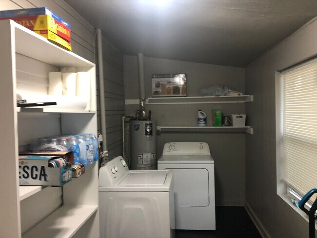 Building Photo - 1406 N Rosedale Ave