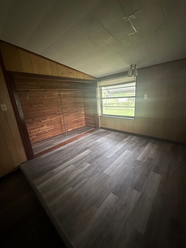 Building Photo - Crystal Springs, Country Home, Large Lot a...