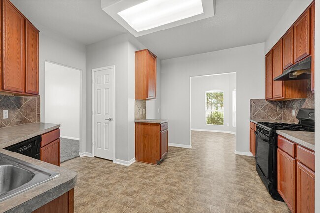 Building Photo - 1827 Macondray Dr