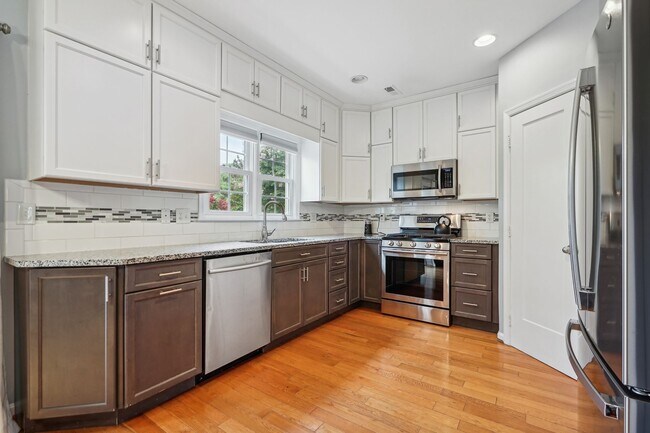 Building Photo - 7035 Fieldhurst Ct