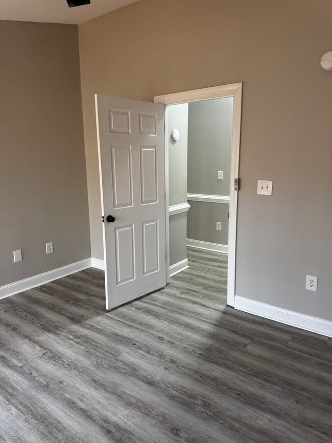 Building Photo - REDBUD TOWNHOUSES