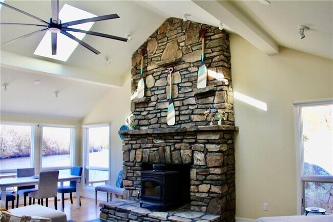 Building Photo - 39 Berrie Ln