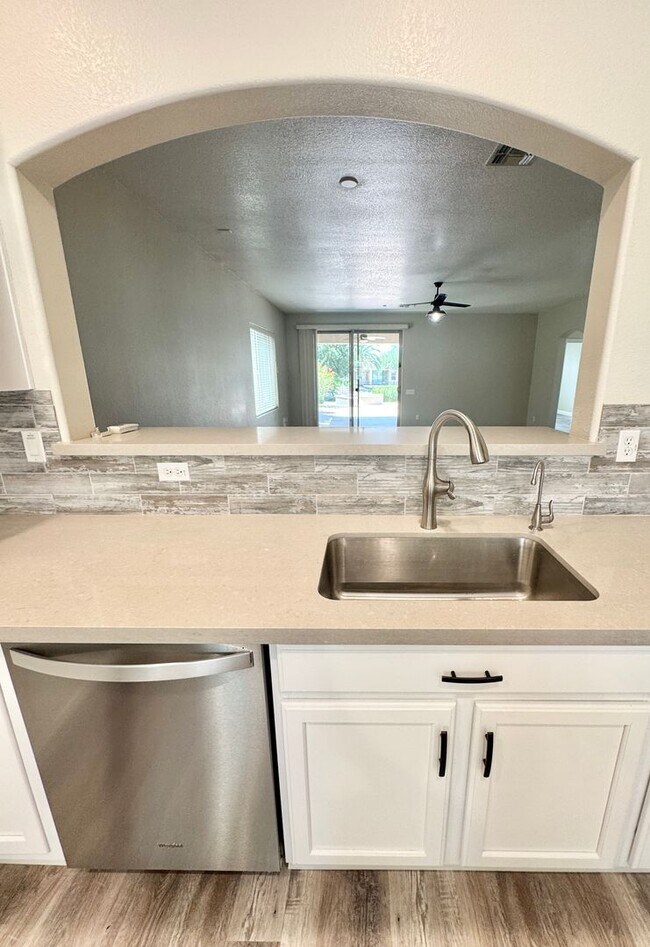 Building Photo - Pristine Single Level 3 Bedroom Home In The Sought After Gated Lagos Vistoso Community in Chandler!