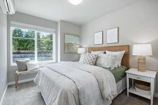 Building Photo - 4 Bedroom Kenmore Townhome with a Territorial View!