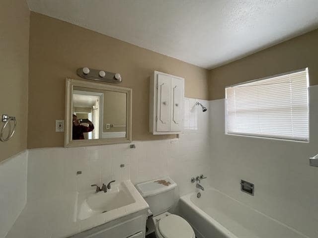 Building Photo - 2310 Gilbert Cir